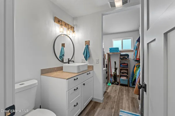 $925,000 | 723 Trout Creek Road, Hope, ID 83836