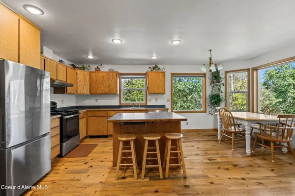 $925,000 | 723 Trout Creek Road, Hope, ID 83836