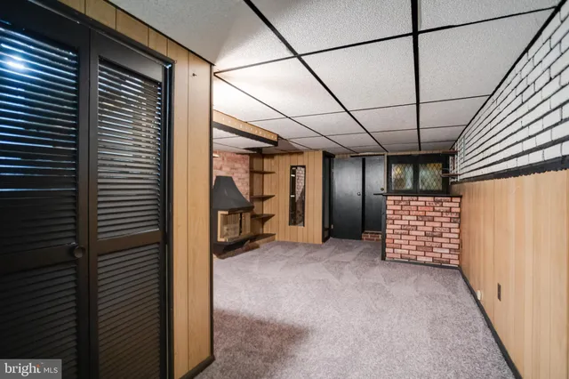 a view of entryway with a small space