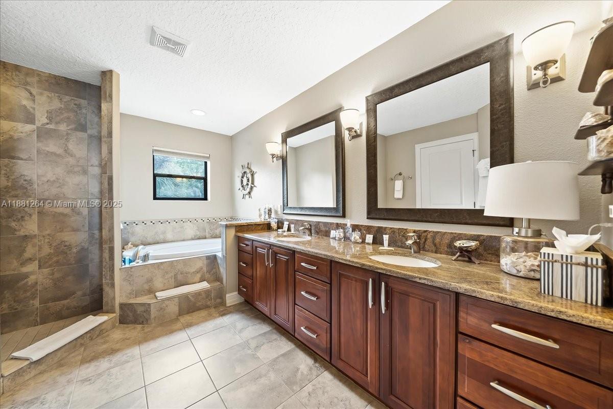 6340 Highway 1 Cocoa, FL 32927 - Photo 35 of 54 a bathroom with a bathtub sink and mirror