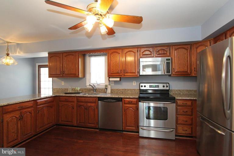 15504 Langside Street Silver Spring, MD 20905 - Photo 11 of 28 Kitchen #3