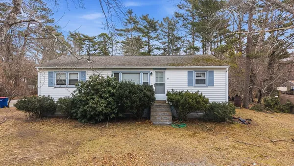$329,999 | 97 Plymouth Avenue, Wareham, MA 02538