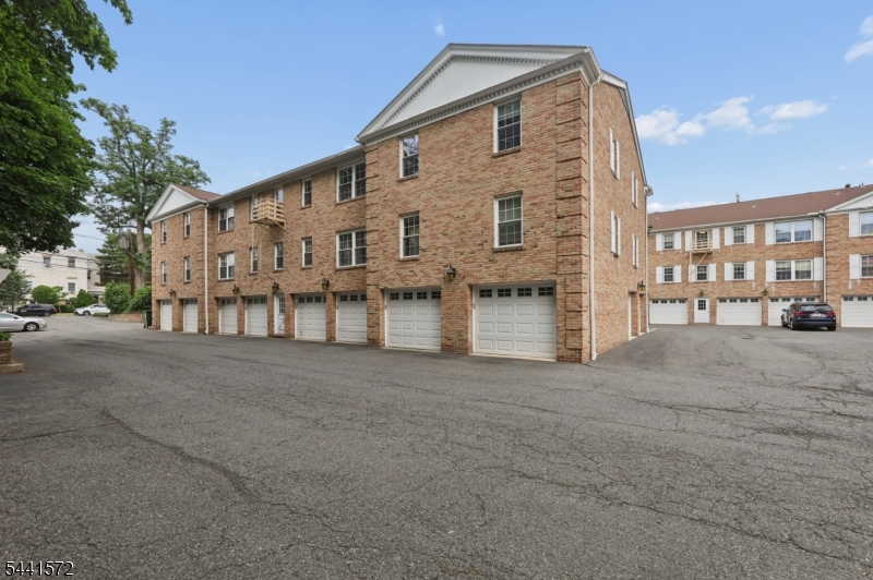 364 East Ridgewood Avenue, Unit 3 Ridgewood, NJ 07450 - Photo 27 of 32