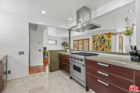 $1,370,000 | 3234 Hillock Drive, Los Angeles, CA 90068