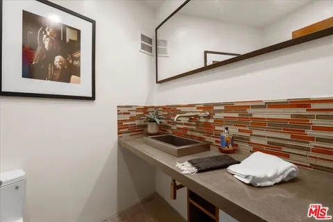 $1,370,000 | 3234 Hillock Drive, Los Angeles, CA 90068