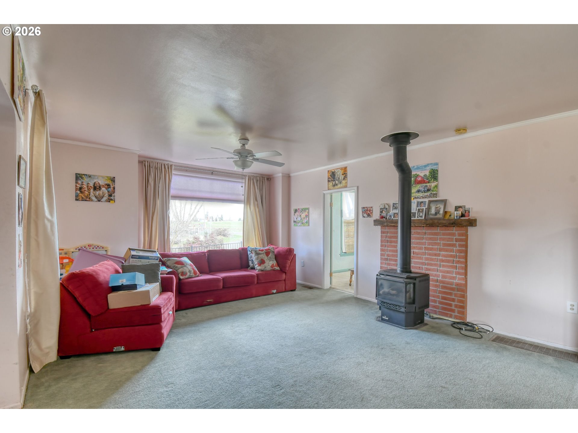 554 West High Street Athena, OR 97813 - Photo 3 of 46 a living room with furniture
