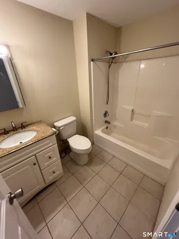 $1,975 | 27 Thomas Street, New Britain, CT 06051