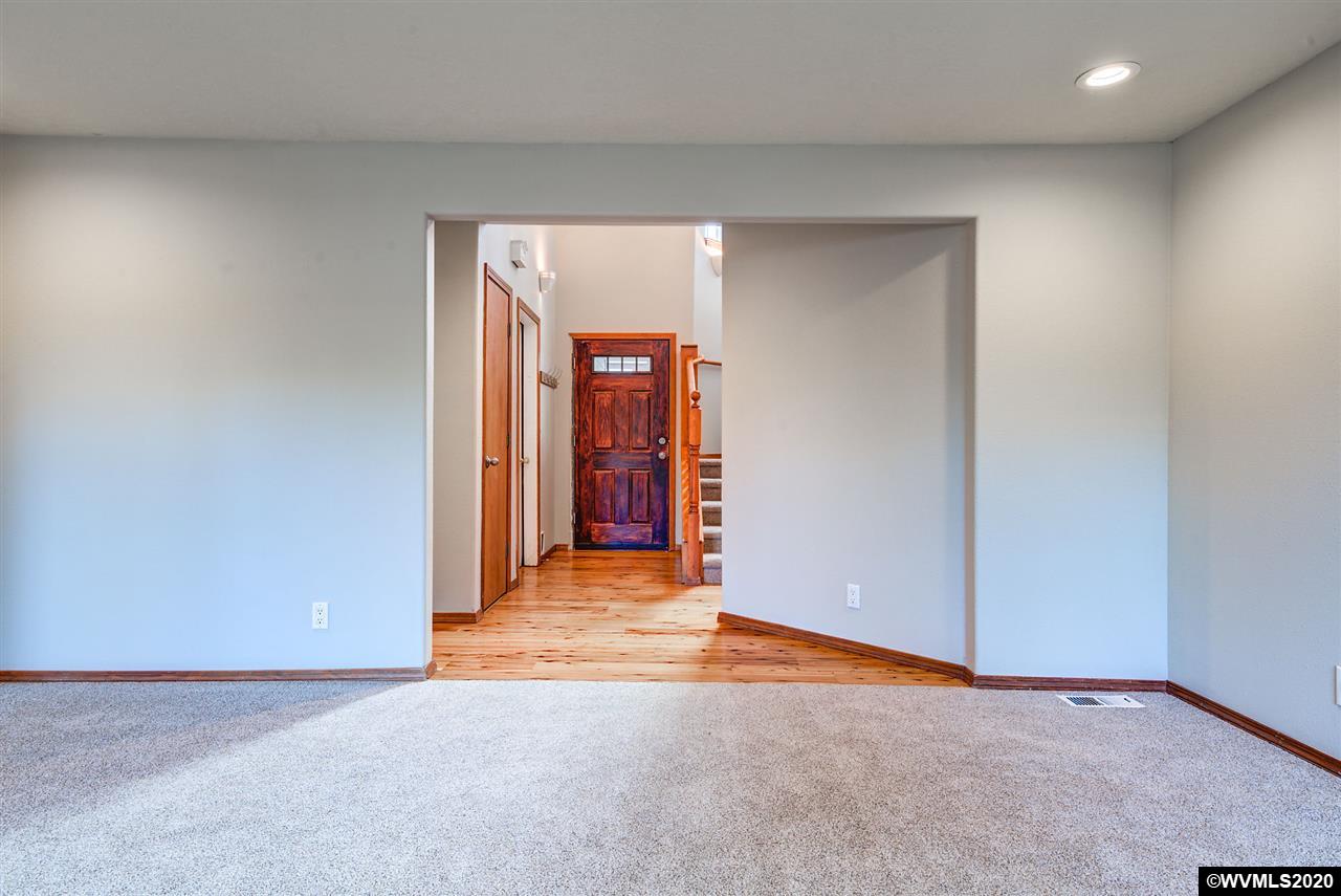 1040 Southwest Lincoln Street Albany, OR 97321 - Photo 9 of 25 Gallery Image 9
