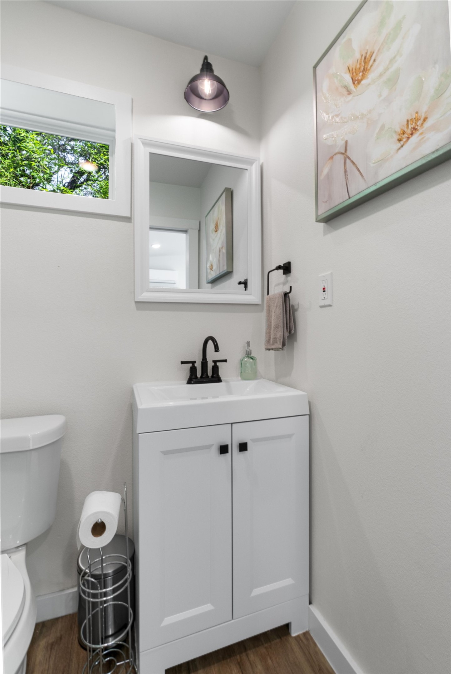 223 East Ridgewood Road Georgetown, TX 78633 - Photo 35 of 40 Detached ADU complete with its own bathroom