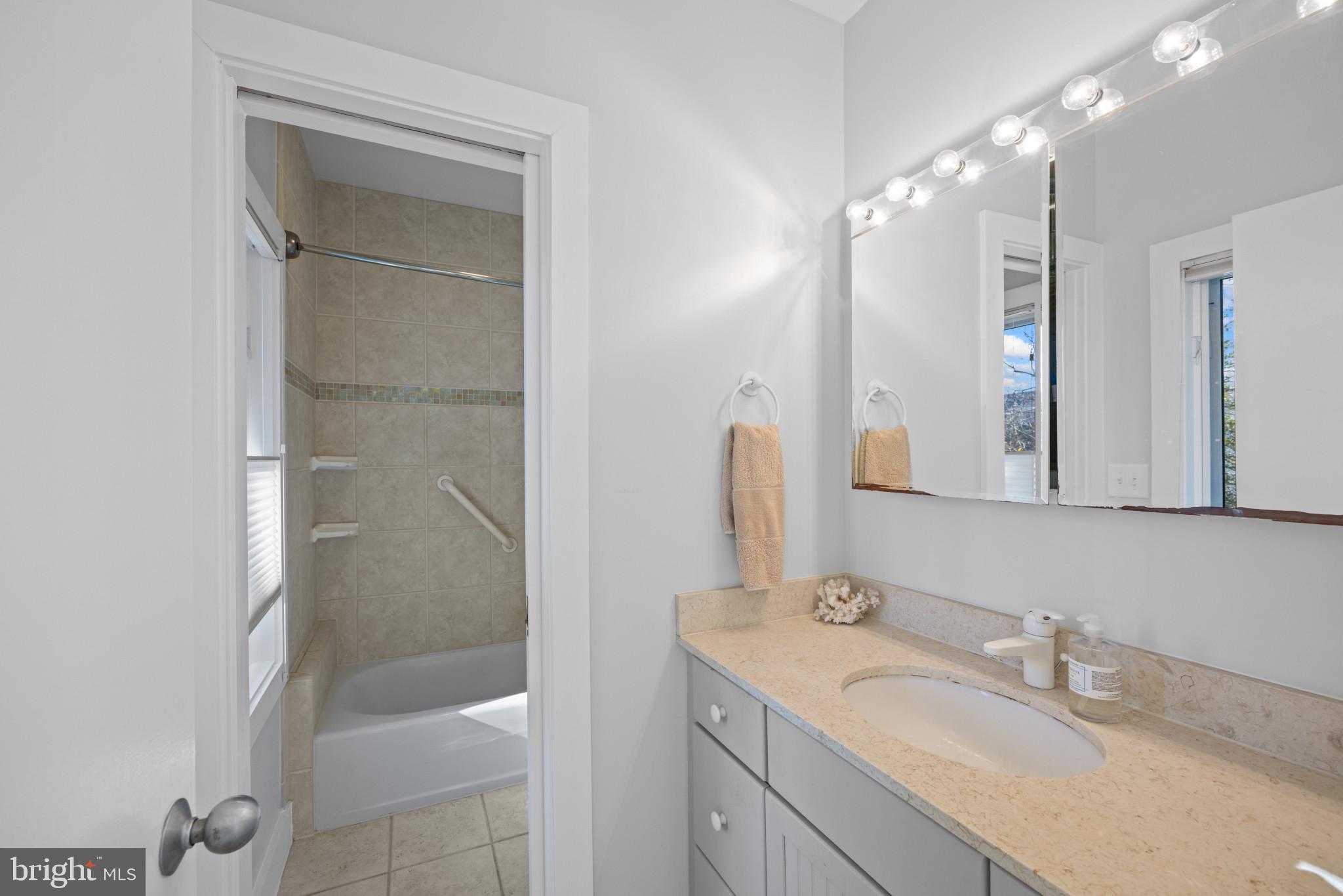 3803 Thomas Point Road Annapolis, MD 21403 - Photo 26 of 42 Hall Bath