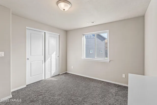 a view of a livingroom with an empty space