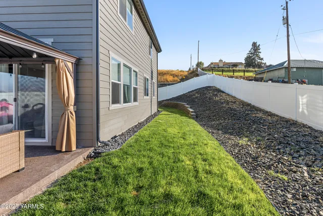 $515,500 | 12 South 12th Street, Selah, WA 98942