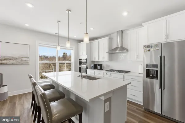 $669,000 | 102 St Ives Place, Unit 307, Oxon Hill, MD 20745