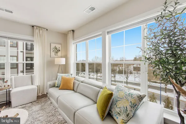 $669,000 | 102 St Ives Place, Unit 307, Oxon Hill, MD 20745