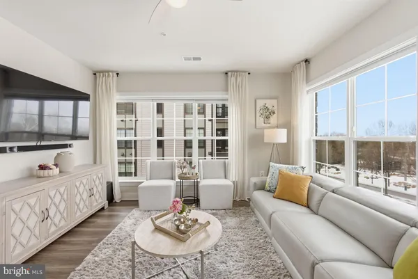 $669,000 | 102 St Ives Place, Unit 307, Oxon Hill, MD 20745