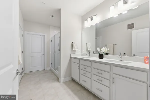 $669,000 | 102 St Ives Place, Unit 307, Oxon Hill, MD 20745