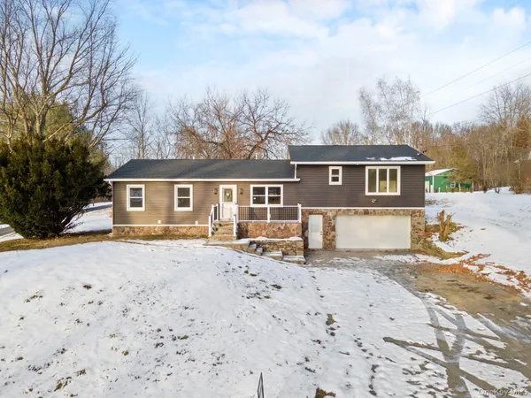 $599,999 | 52 Rudolph Road, Modena, NY 12548