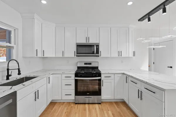 $584,999 | 52 Rudolph Road, Modena, NY 12548