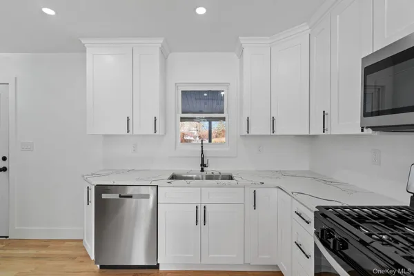 $584,999 | 52 Rudolph Road, Modena, NY 12548