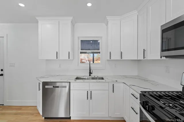 $599,999 | 52 Rudolph Road, Modena, NY 12548