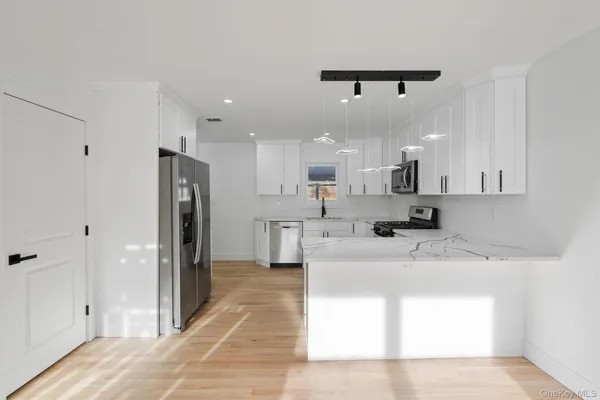 $584,999 | 52 Rudolph Road, Modena, NY 12548