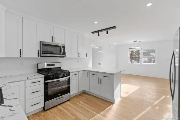 $584,999 | 52 Rudolph Road, Modena, NY 12548