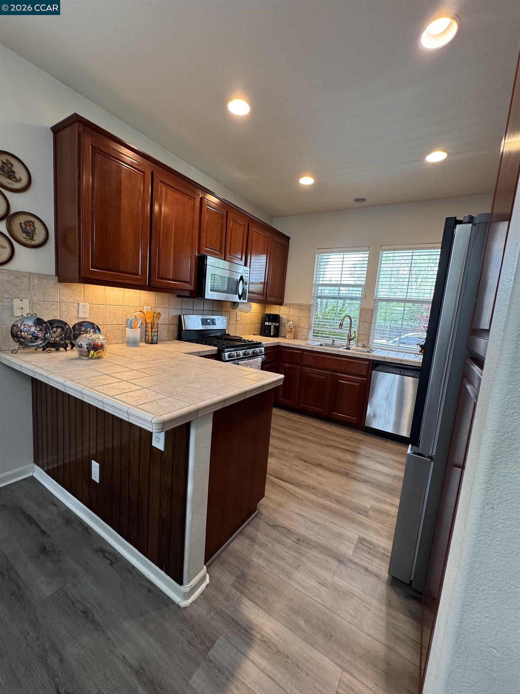 2512 Covelline Street Santa Rosa, CA 95407 - Photo 3 of 11
