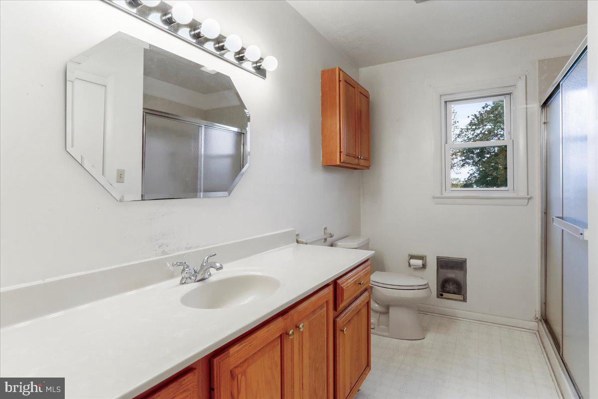 464 Mill Road Woodstock, VA 22664 - Photo 11 of 21 Main Floor Bath