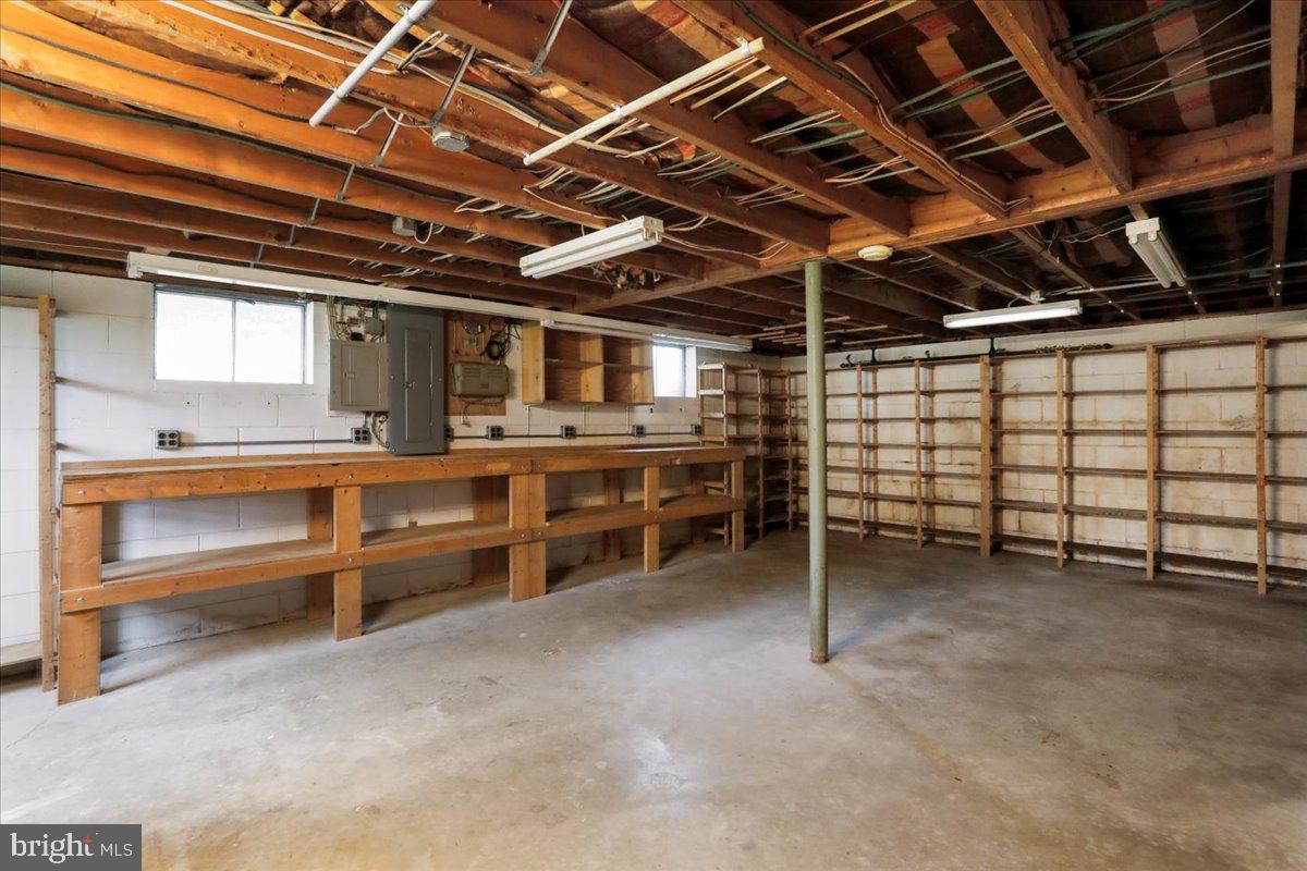464 Mill Road Woodstock, VA 22664 - Photo 17 of 21 Basement/Built-ins