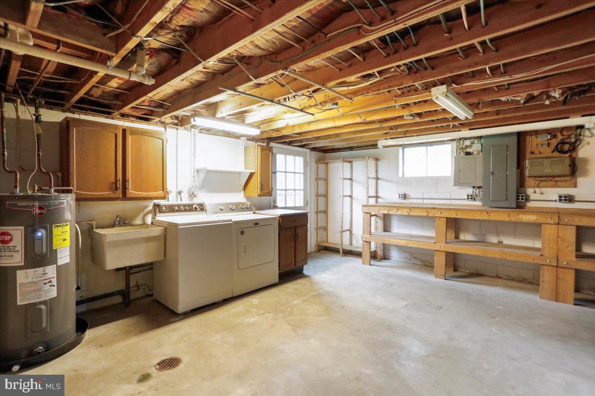 464 Mill Road Woodstock, VA 22664 - Photo 18 of 21 Basement/Buil- ins