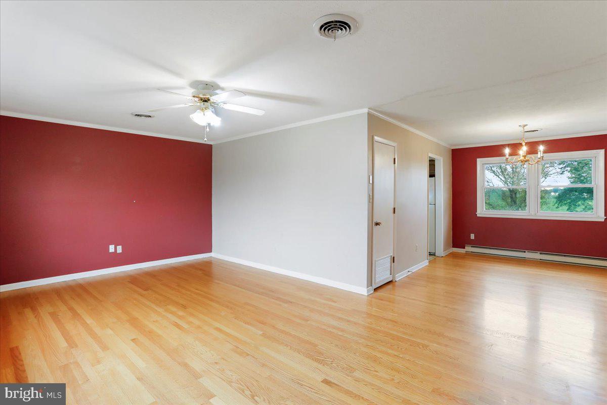 464 Mill Road Woodstock, VA 22664 - Photo 9 of 21 Living