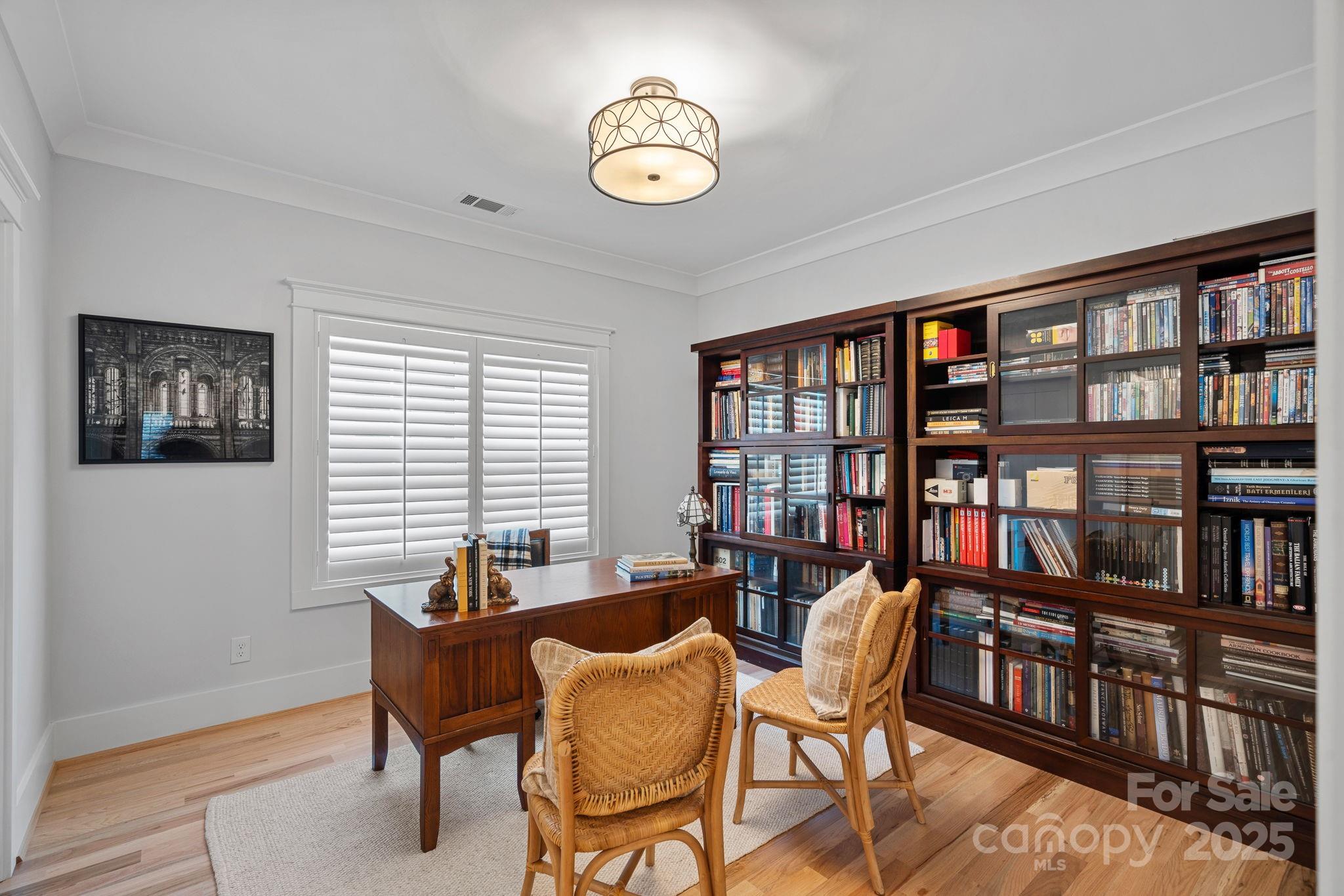3228 East Ford Road Charlotte, NC 28205 - Photo 24 of 31 a dining room with furniture and a book shelf