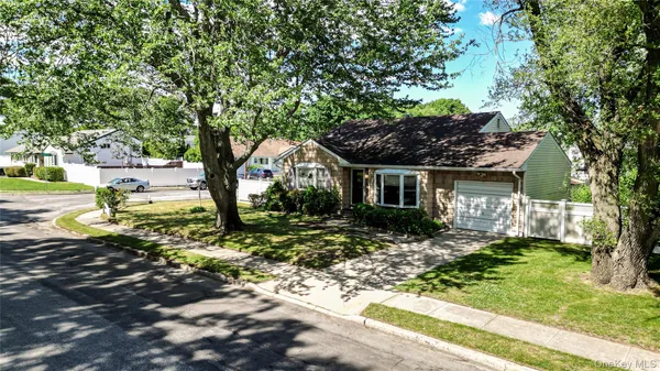 $599,000 | 64 Grand Avenue, Lindenhurst, NY 11757