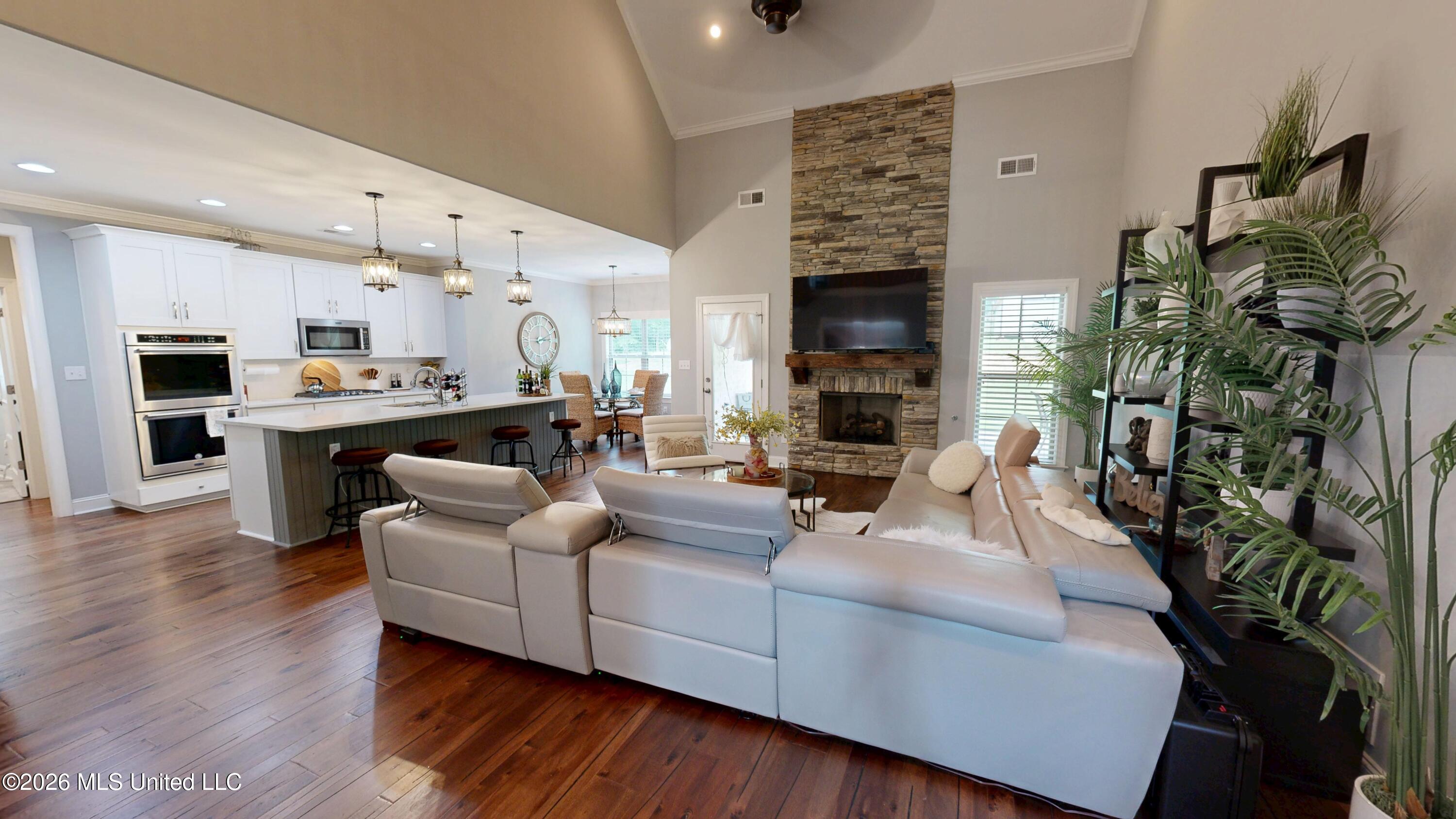 11250 Miller Road Olive Branch, MS 38654 - Photo 13 of 55 Living Room