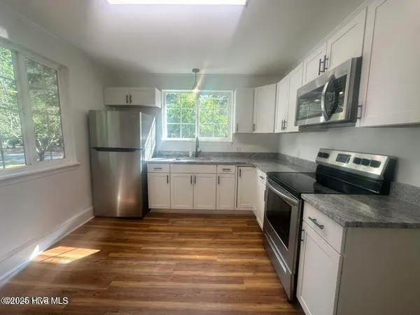 $1,300 | 360 West Wisconsin Avenue, Southern Pines, NC 28387