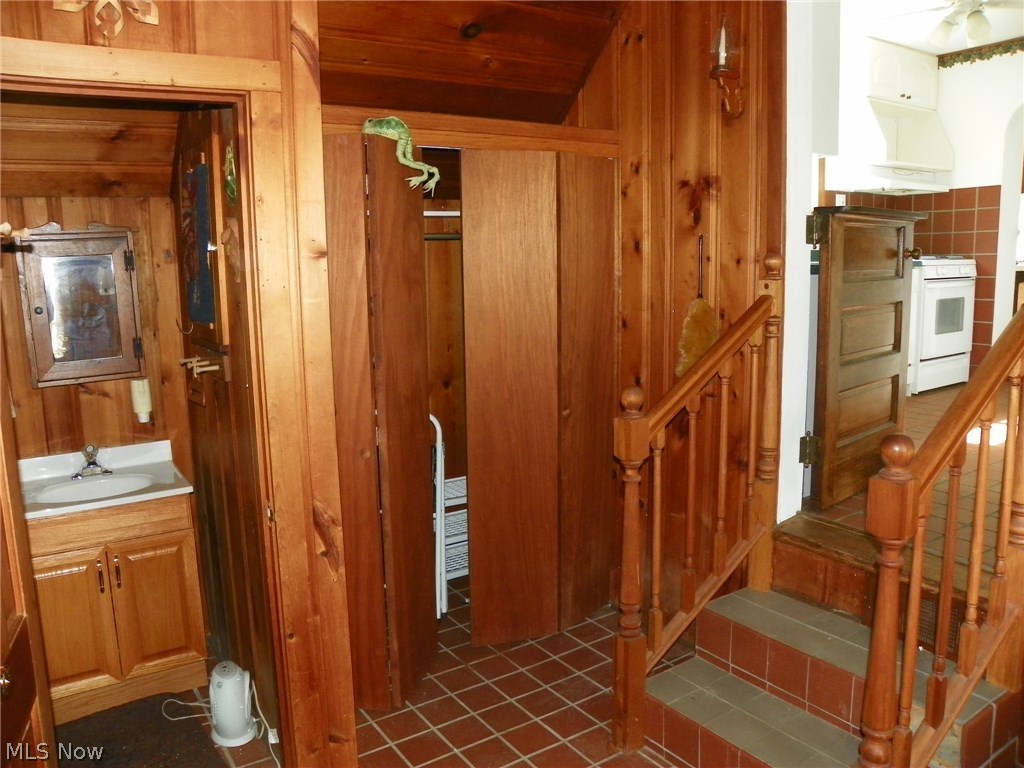 19323 Drake Road Strongsville, OH 44149 - Photo 10 of 25 Gallery Image 10