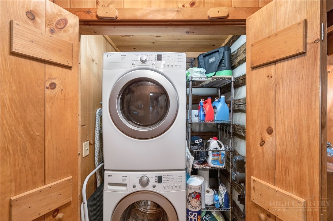 376 Yellow Bear Road Todd, NC 28684 - Photo 15 of 29 a view of entryway with washer and dryer