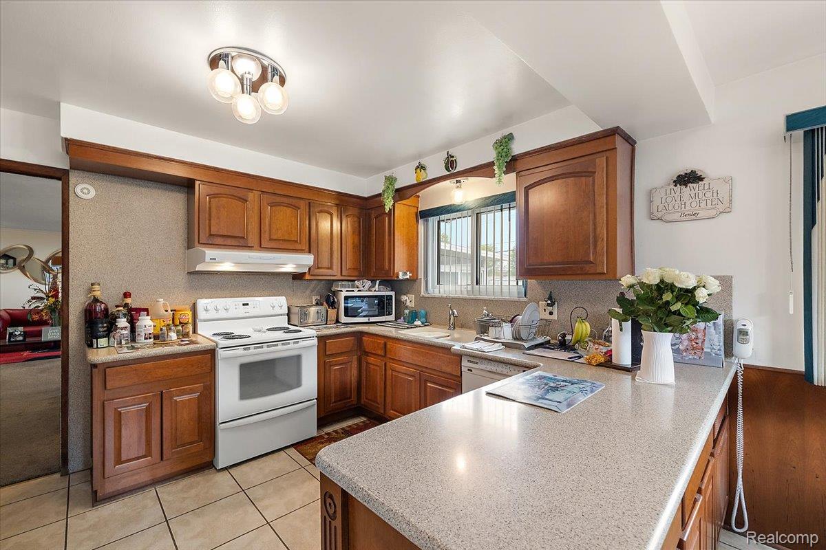 17141 Westhampton Road Southfield, MI 48075 - Photo 15 of 42 36-17141 Westhampton -36.jpg