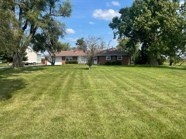 4059 Sunset Road Clinton, IL 61727 - Photo 53 of 55 a front view of a house with a garden