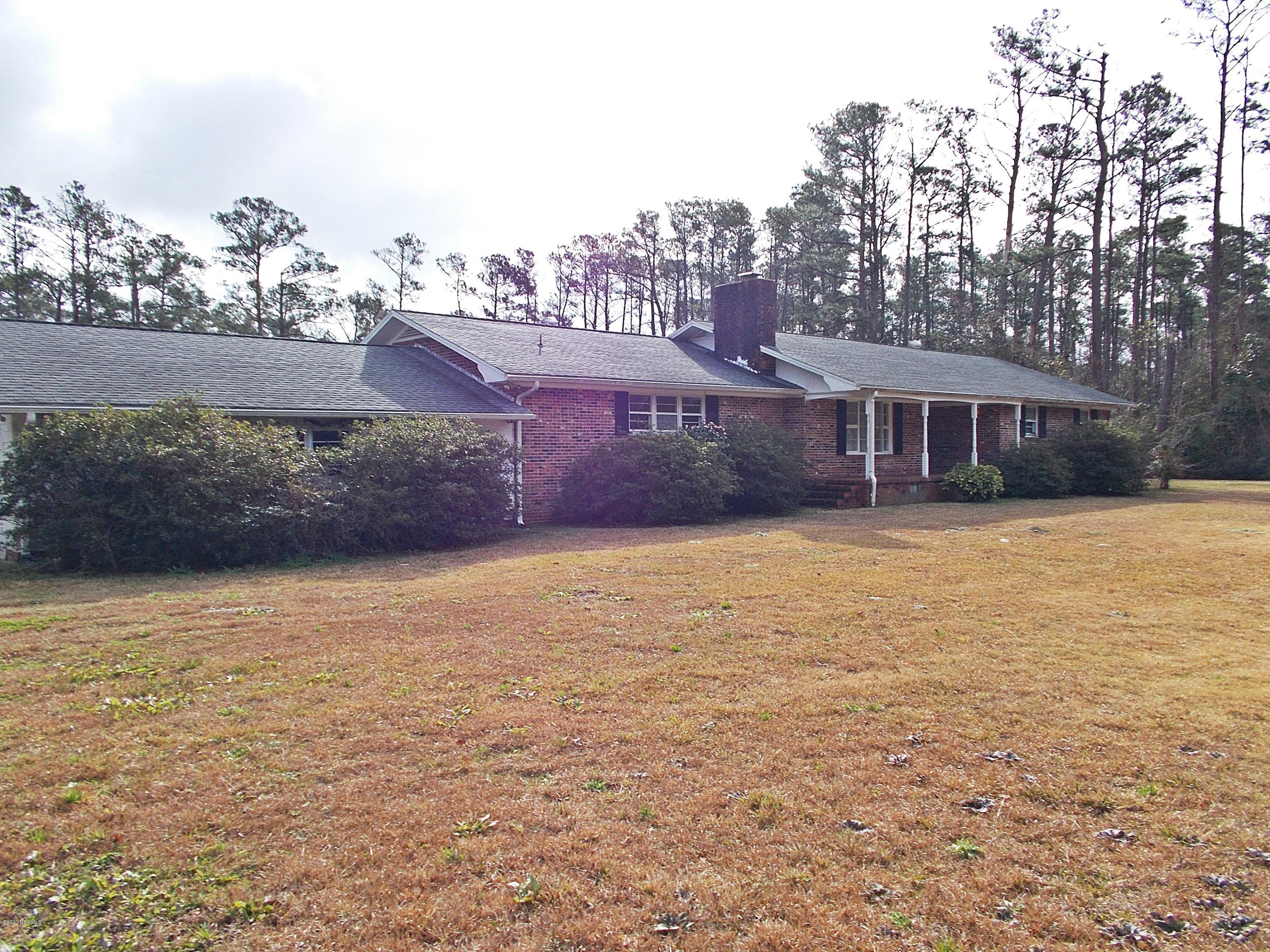 2301 Country Club Road Morehead City, NC 28557 - Photo 1 of 11 Front