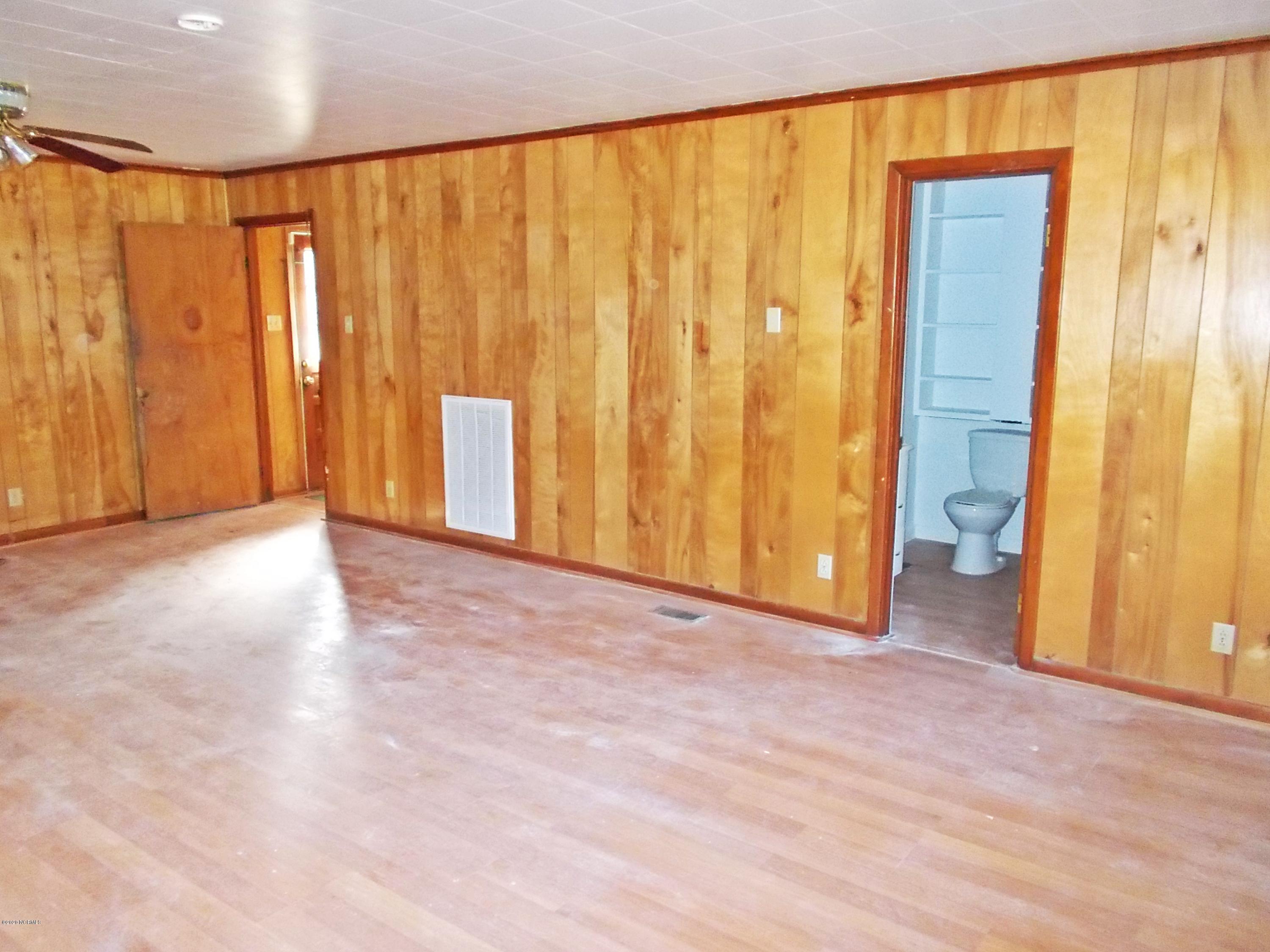 2301 Country Club Road Morehead City, NC 28557 - Photo 6 of 11 Den