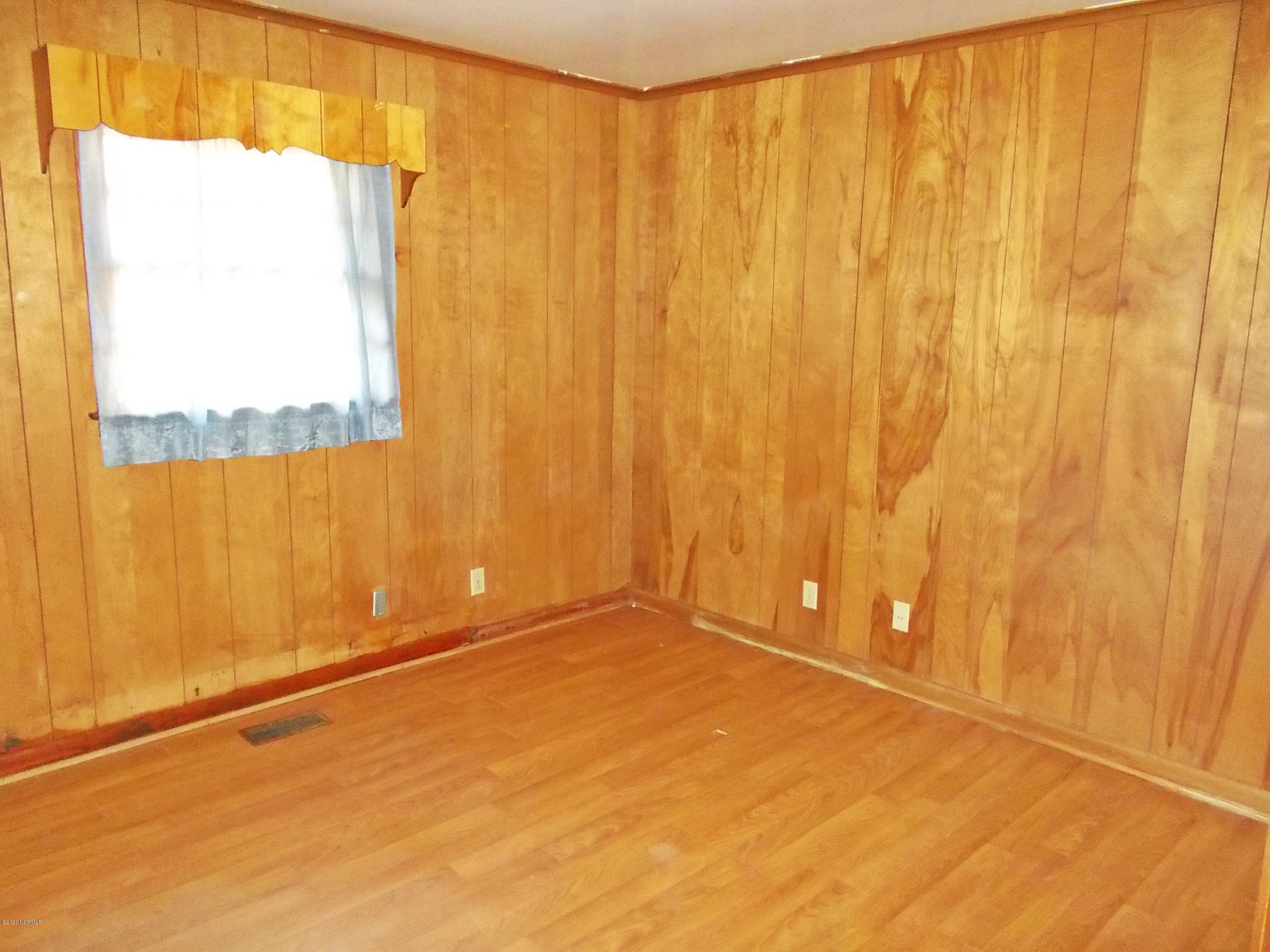 2301 Country Club Road Morehead City, NC 28557 - Photo 7 of 11 Bedroom 1