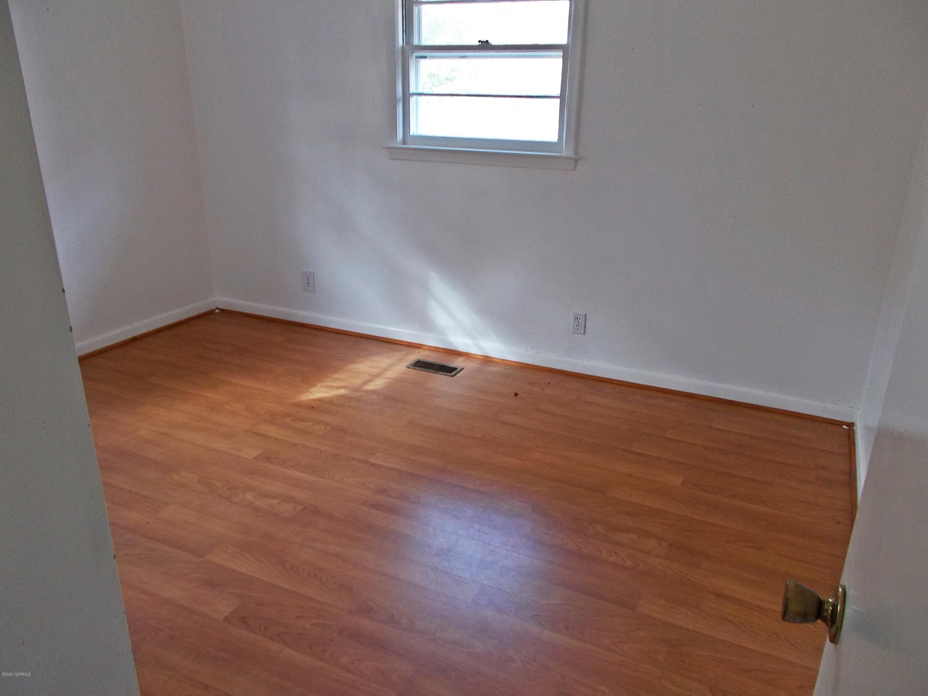 2301 Country Club Road Morehead City, NC 28557 - Photo 8 of 11 Bedroom 2