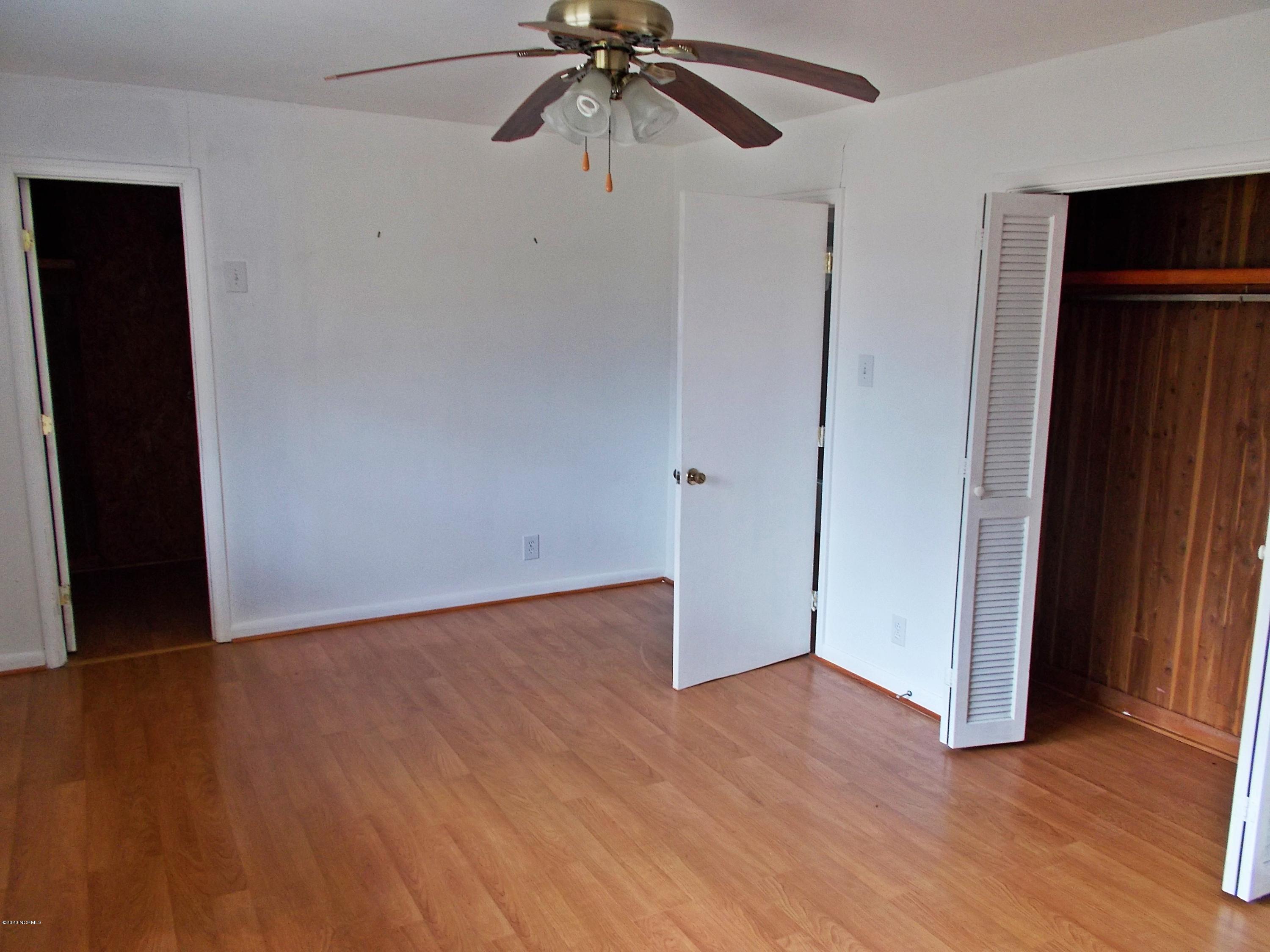 2301 Country Club Road Morehead City, NC 28557 - Photo 9 of 11 Master Bedroom