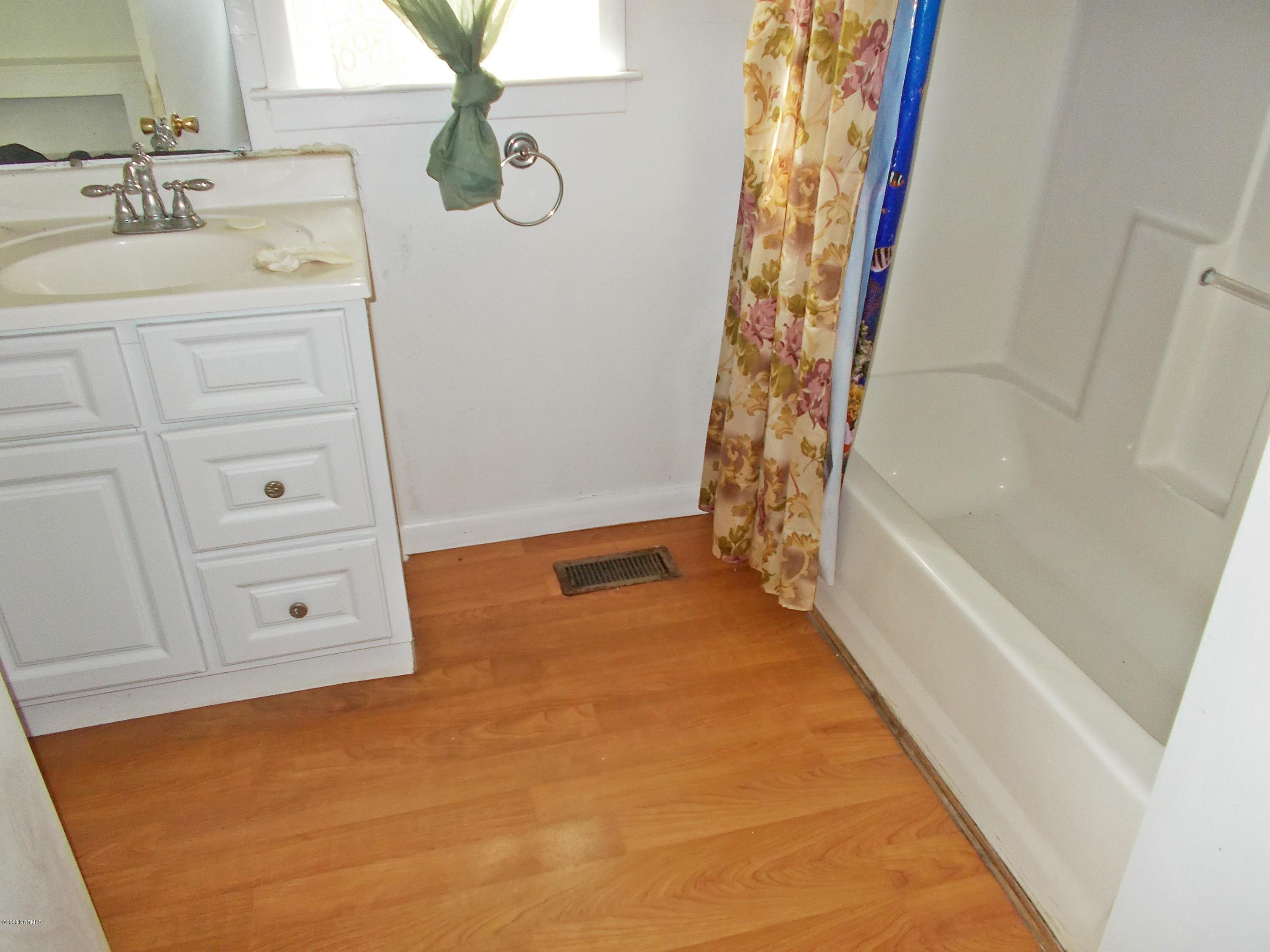 2301 Country Club Road Morehead City, NC 28557 - Photo 10 of 11 Master Bathroom 1