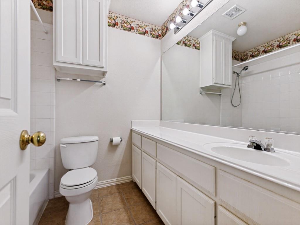 139 Spring Ridge Drive Murphy, TX 75094 - Photo 23 of 26 3rd full bath upstairs