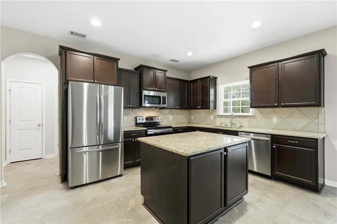 67 Sapwood Way Hinesville, GA 31313 - Photo 11 of 42