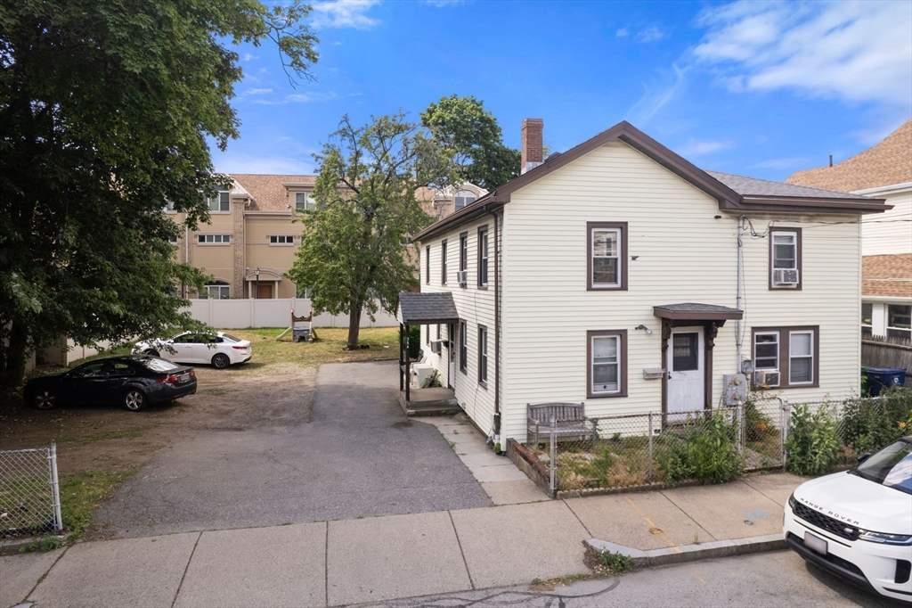 35 Middle Street Newton, MA 02458 - Photo 4 of 27