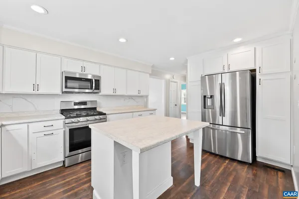 $300,000 | 112 Lee Street, Staunton, VA 24401