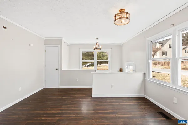 $300,000 | 112 Lee Street, Staunton, VA 24401
